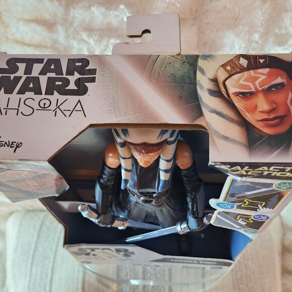 Star Wars Galactic Action Ahsoka Tano, 12-Inch Scale Action Figure - Picture 6 of 6